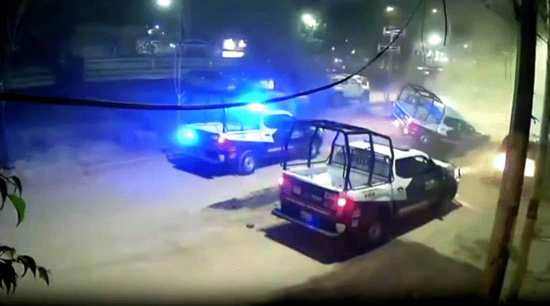 Patrulleros en persecución caen en obra inconclusa, sospechosos huyen  #Nezahualcóyotl